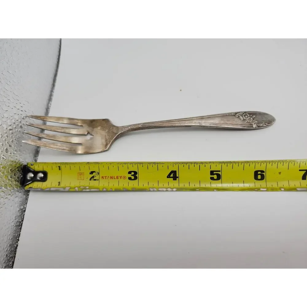 Oneida Queen Bess II 6.5in Silverplate Salad Fork 1946 Floral Clover Pierced